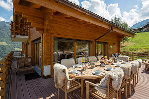 Dining al fresco on the terrace in the summer